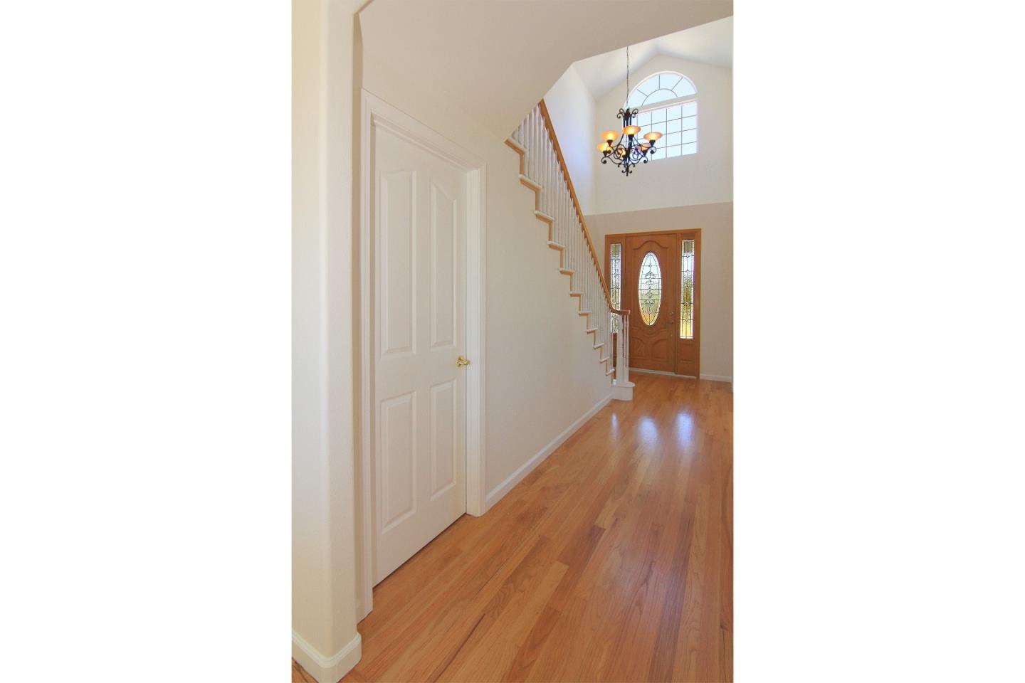 Detail Gallery Image 11 of 45 For 475 Torrano Ct, Hollister,  CA 95023 - 6 Beds | 4 Baths