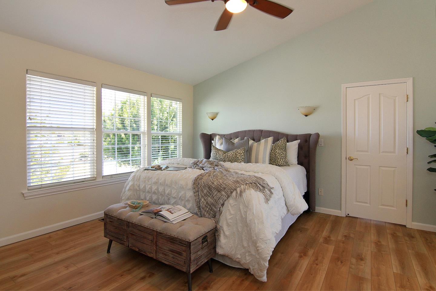 Detail Gallery Image 12 of 45 For 475 Torrano Ct, Hollister,  CA 95023 - 6 Beds | 4 Baths