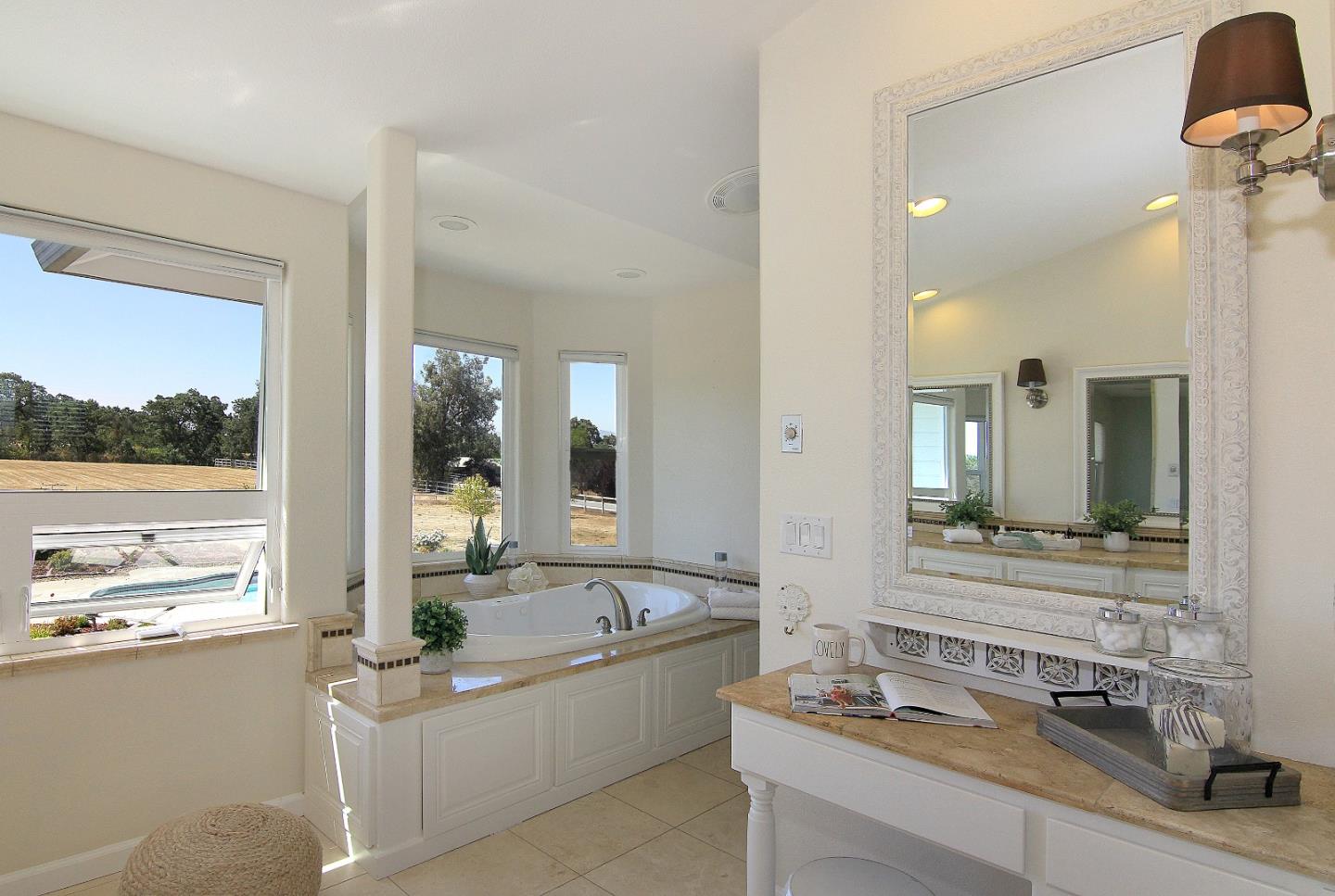 Detail Gallery Image 14 of 45 For 475 Torrano Ct, Hollister,  CA 95023 - 6 Beds | 4 Baths