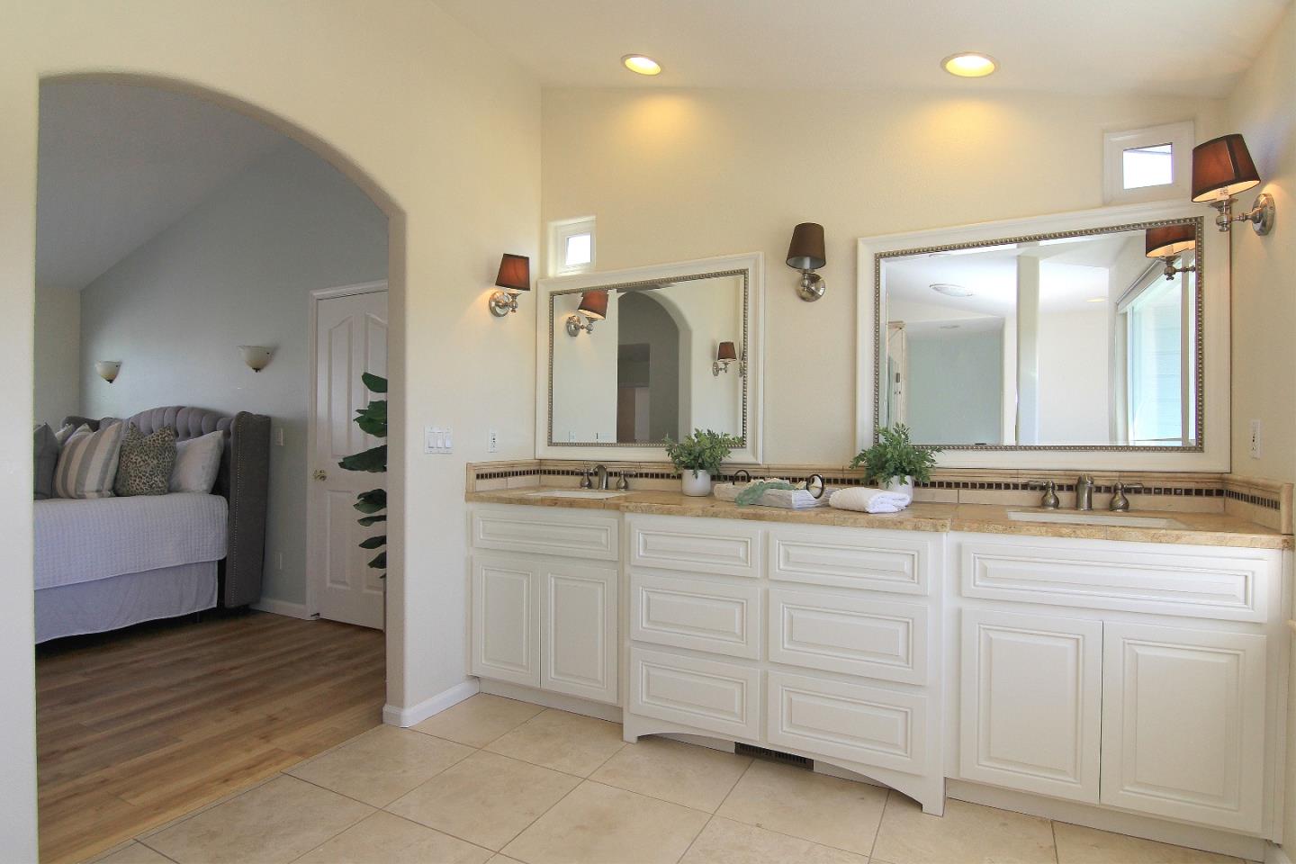 Detail Gallery Image 17 of 45 For 475 Torrano Ct, Hollister,  CA 95023 - 6 Beds | 4 Baths