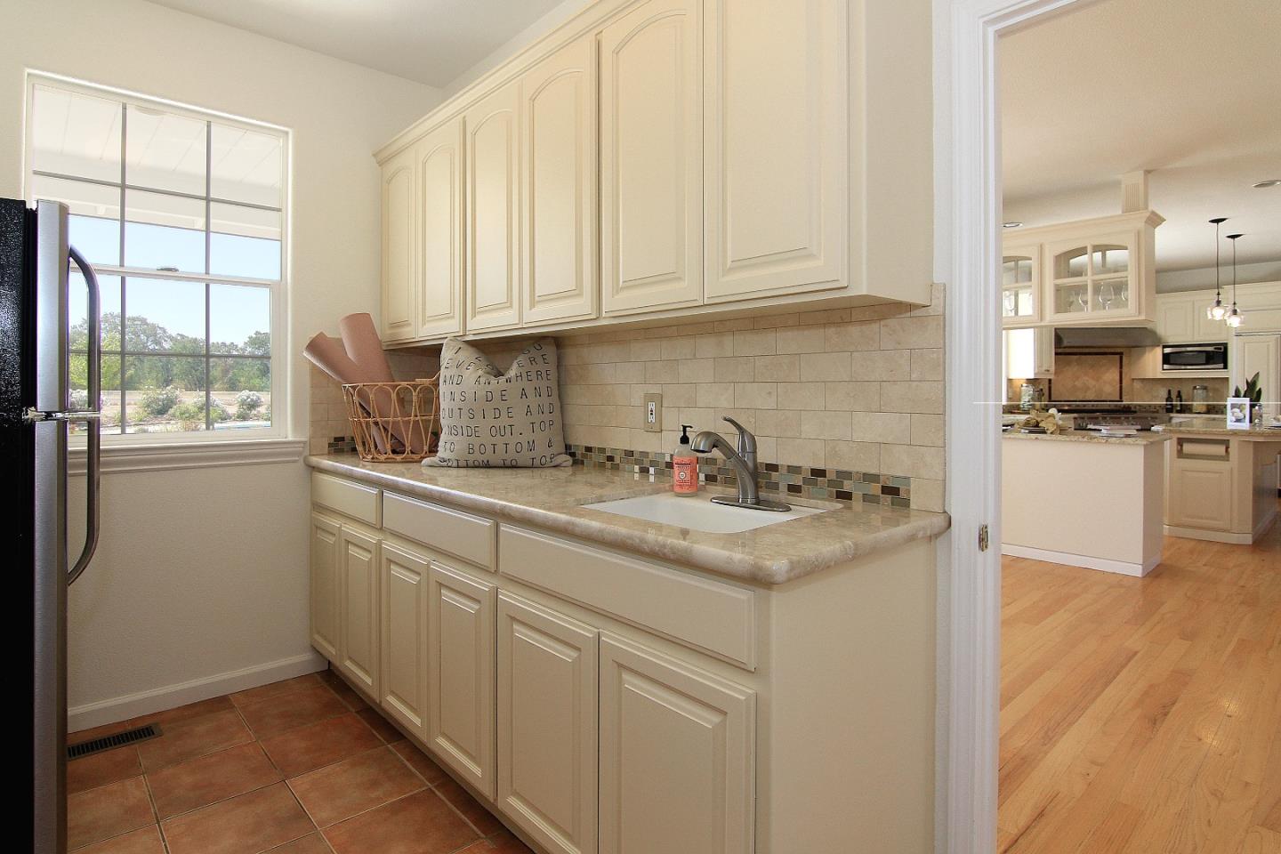 Detail Gallery Image 21 of 45 For 475 Torrano Ct, Hollister,  CA 95023 - 6 Beds | 4 Baths