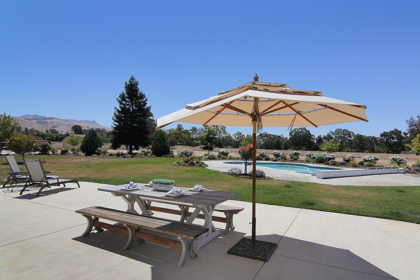 Detail Gallery Image 22 of 45 For 475 Torrano Ct, Hollister,  CA 95023 - 6 Beds | 4 Baths