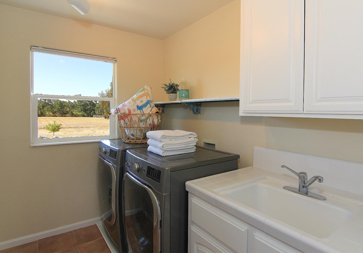 Detail Gallery Image 24 of 45 For 475 Torrano Ct, Hollister,  CA 95023 - 6 Beds | 4 Baths