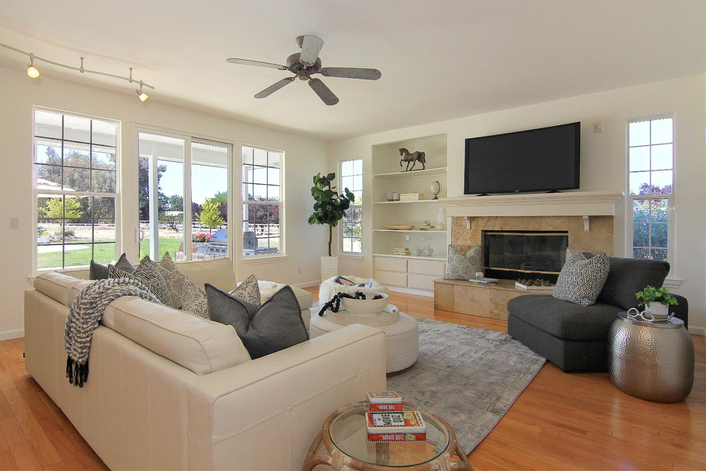 Detail Gallery Image 9 of 45 For 475 Torrano Ct, Hollister,  CA 95023 - 6 Beds | 4 Baths