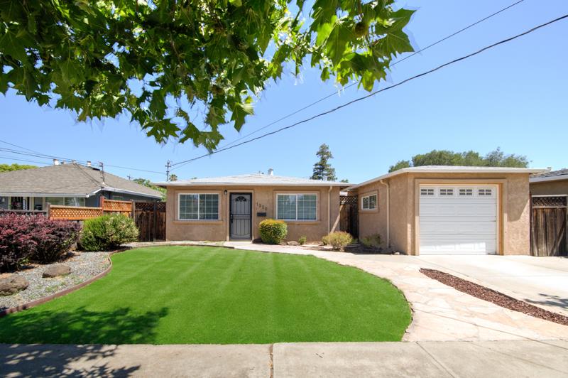 Detail Gallery Image 2 of 21 For 1320 Ventura Ave, Livermore,  CA 94551 - 3 Beds | 1 Baths
