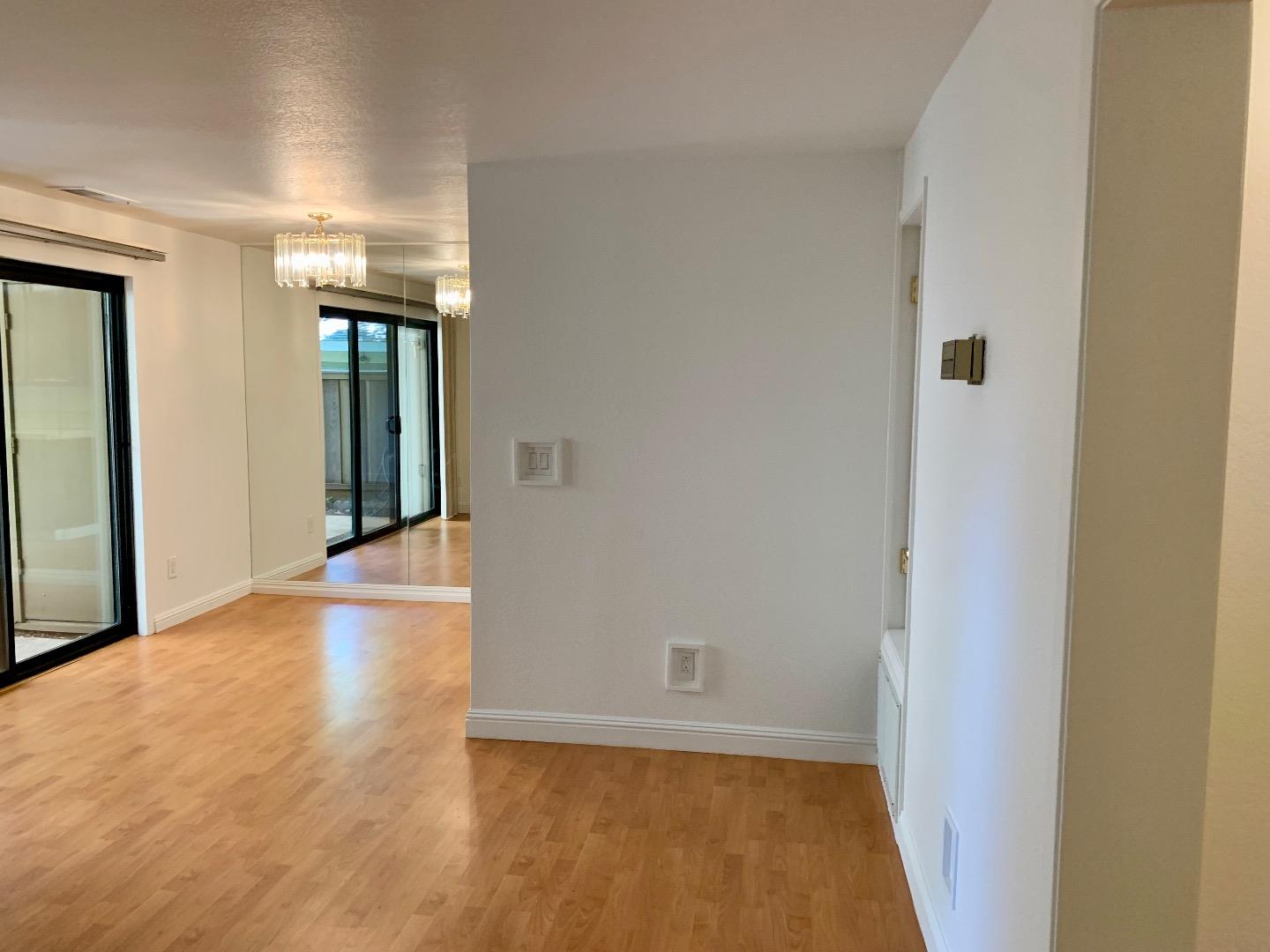 Detail Gallery Image 11 of 42 For 5693 Makati Cir #D,  San Jose,  CA 95123 - 1 Beds | 1 Baths