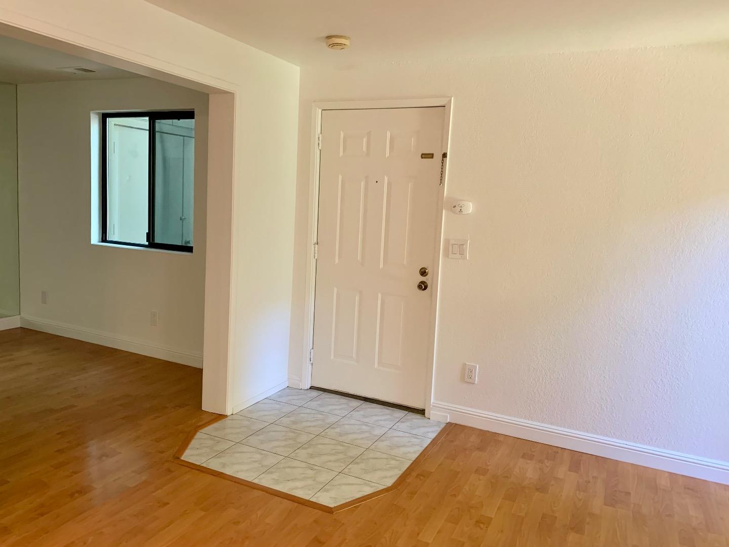 Detail Gallery Image 3 of 42 For 5693 Makati Cir #D,  San Jose,  CA 95123 - 1 Beds | 1 Baths