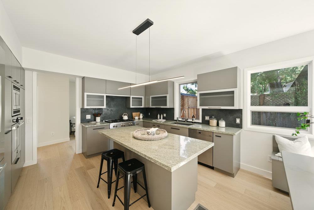 Detail Gallery Image 11 of 53 For 502 Palm Ave, Los Altos,  CA 94022 - 5 Beds | 6/1 Baths