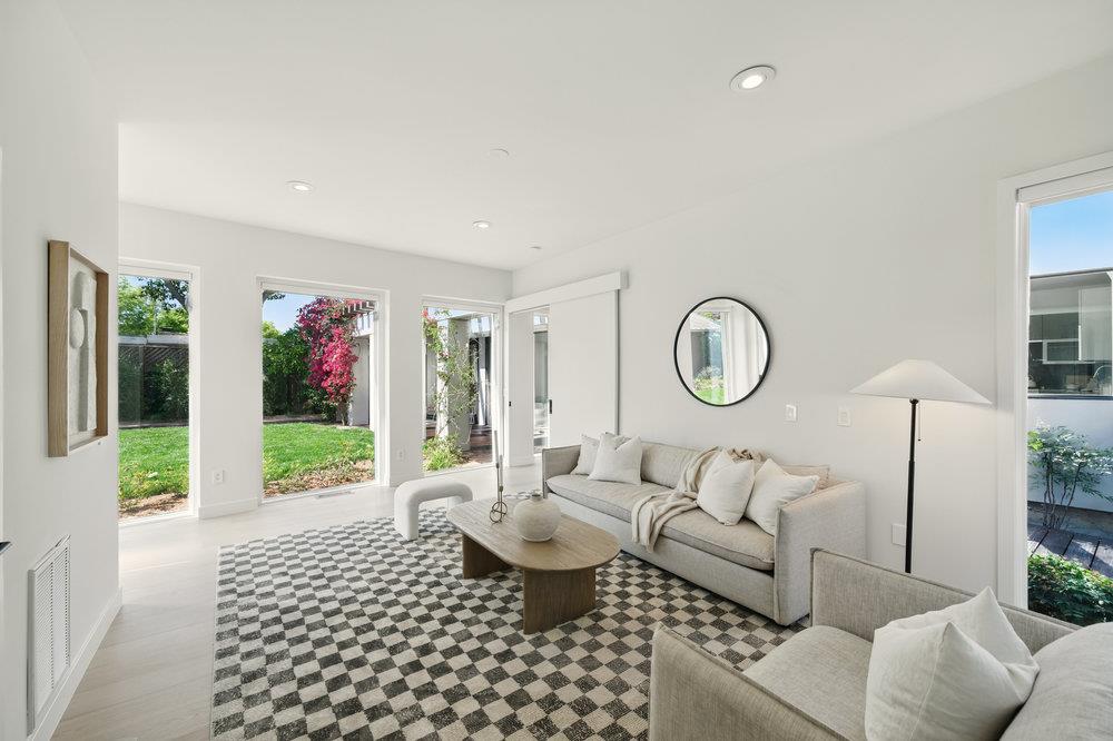 Detail Gallery Image 14 of 53 For 502 Palm Ave, Los Altos,  CA 94022 - 5 Beds | 6/1 Baths