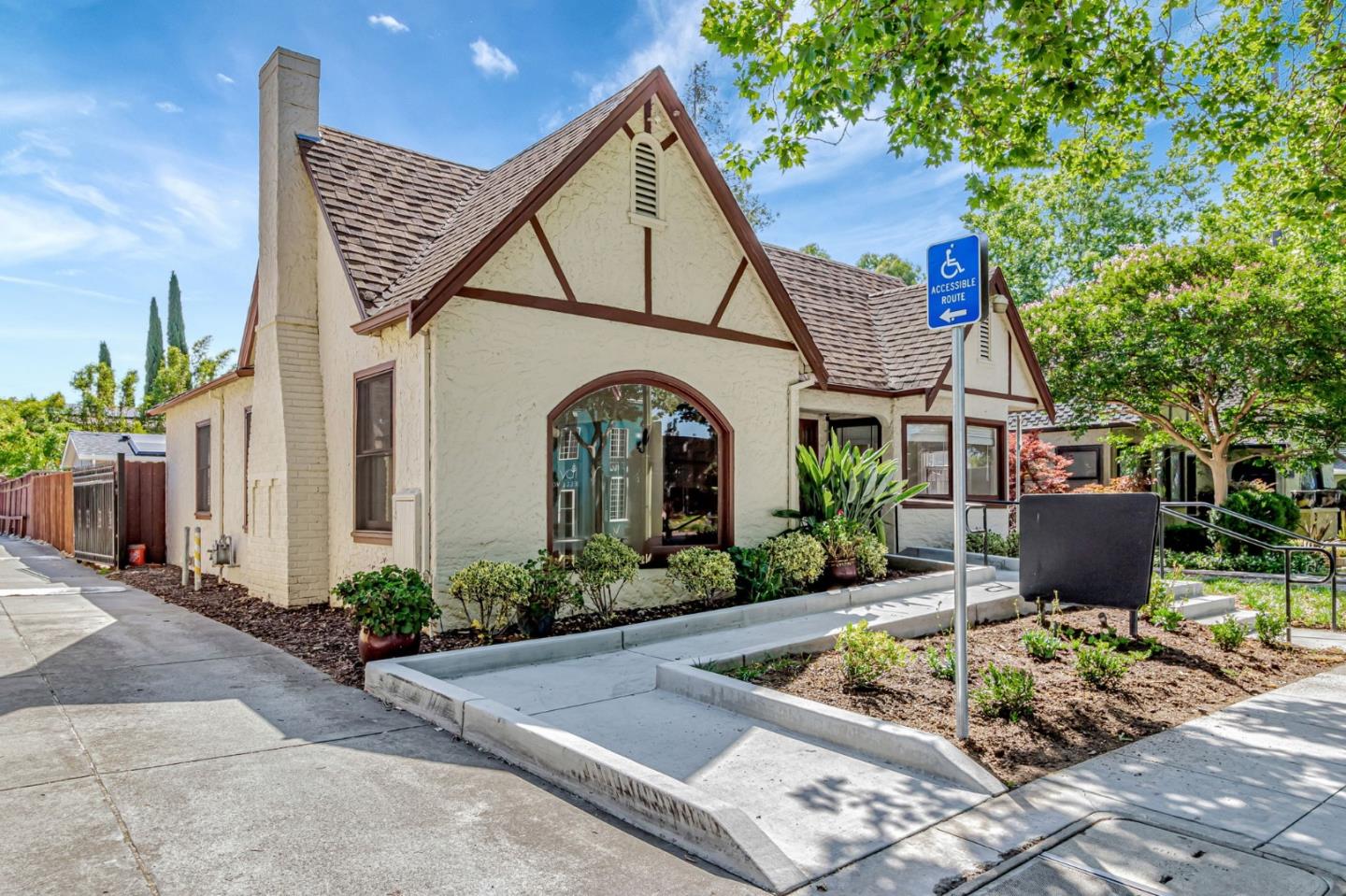Detail Gallery Image 3 of 18 For 1044 Lincoln Ave, San Jose,  CA 95125 - 2 Beds | 1 Baths
