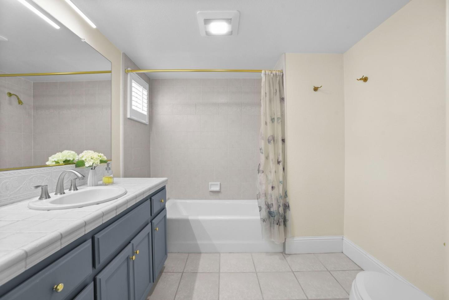 Detail Gallery Image 10 of 20 For 530 El Camino Real #107,  Burlingame,  CA 94010 - 3 Beds | 3 Baths