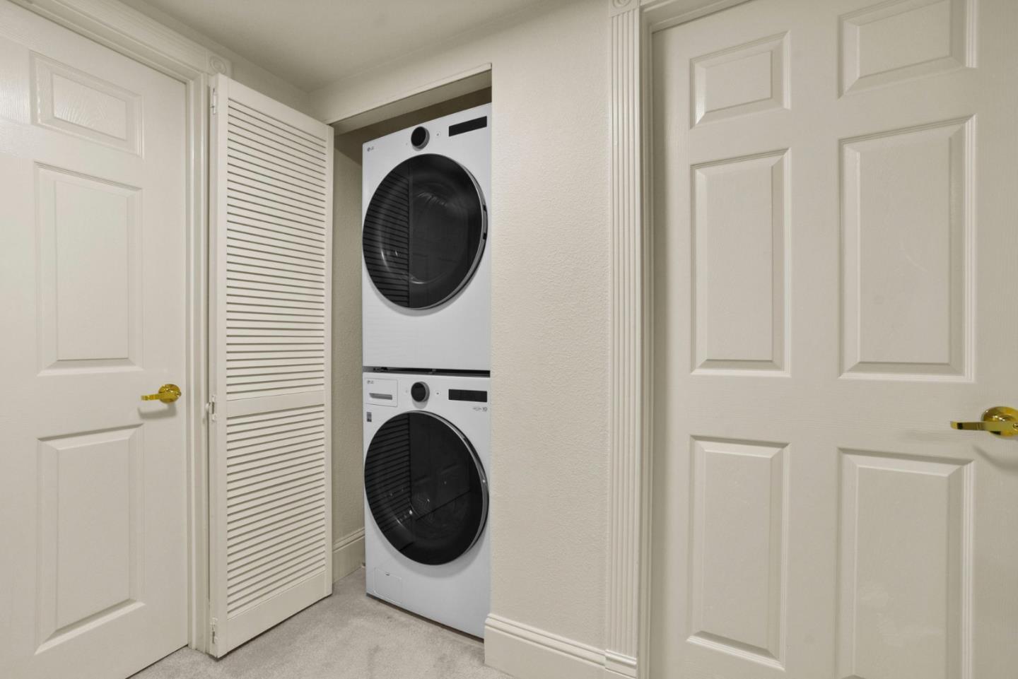 Detail Gallery Image 11 of 20 For 530 El Camino Real #107,  Burlingame,  CA 94010 - 3 Beds | 3 Baths