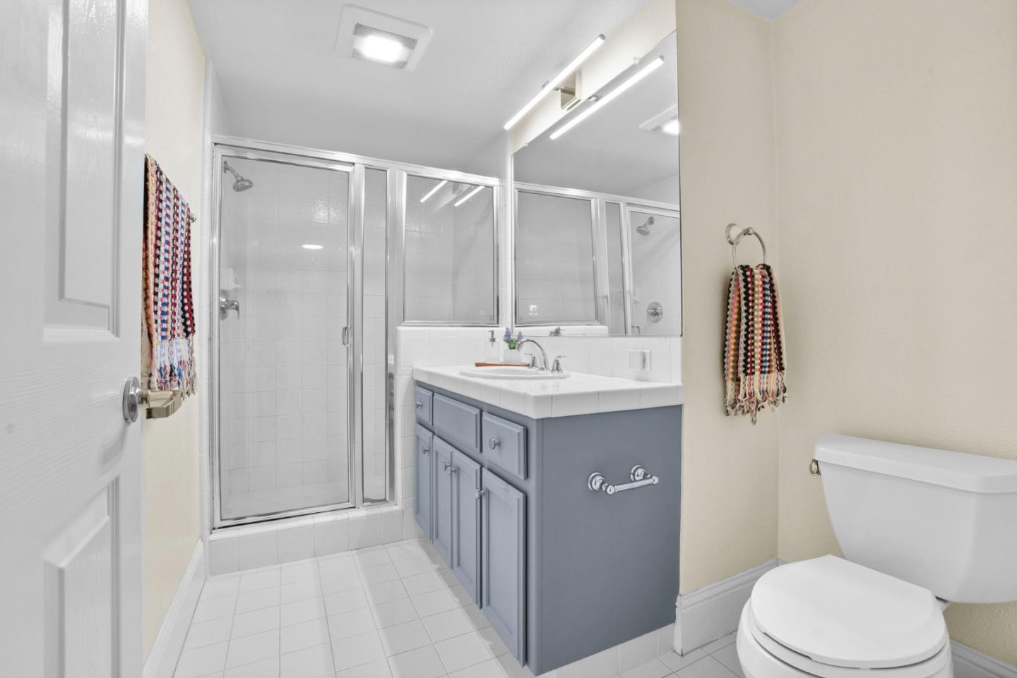 Detail Gallery Image 13 of 20 For 530 El Camino Real #107,  Burlingame,  CA 94010 - 3 Beds | 3 Baths
