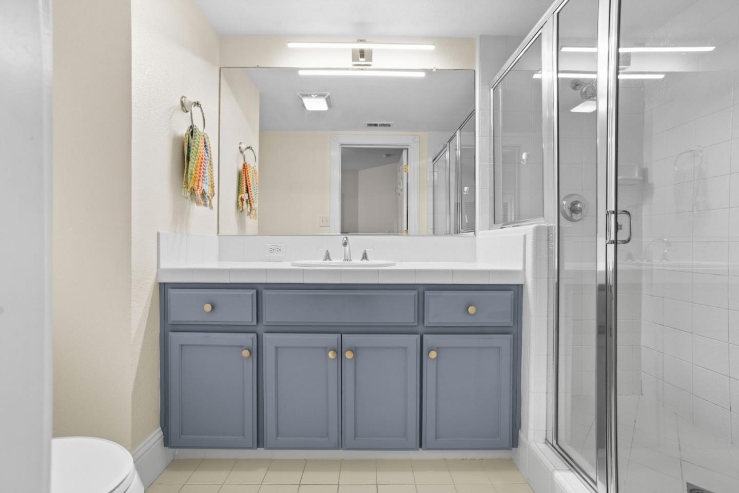 Detail Gallery Image 15 of 20 For 530 El Camino Real #107,  Burlingame,  CA 94010 - 3 Beds | 3 Baths