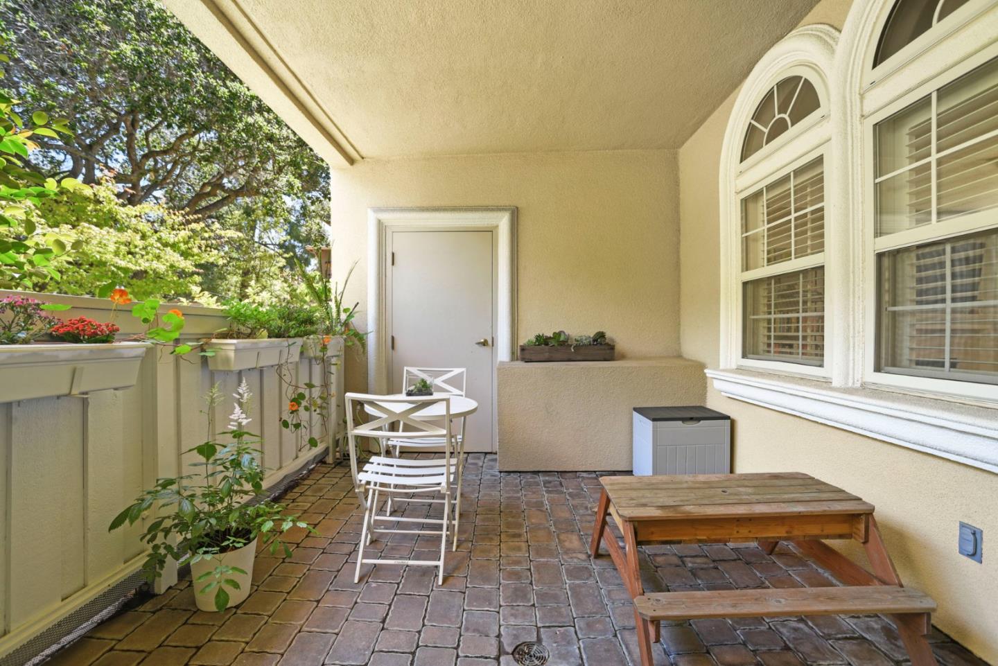Detail Gallery Image 16 of 20 For 530 El Camino Real #107,  Burlingame,  CA 94010 - 3 Beds | 3 Baths