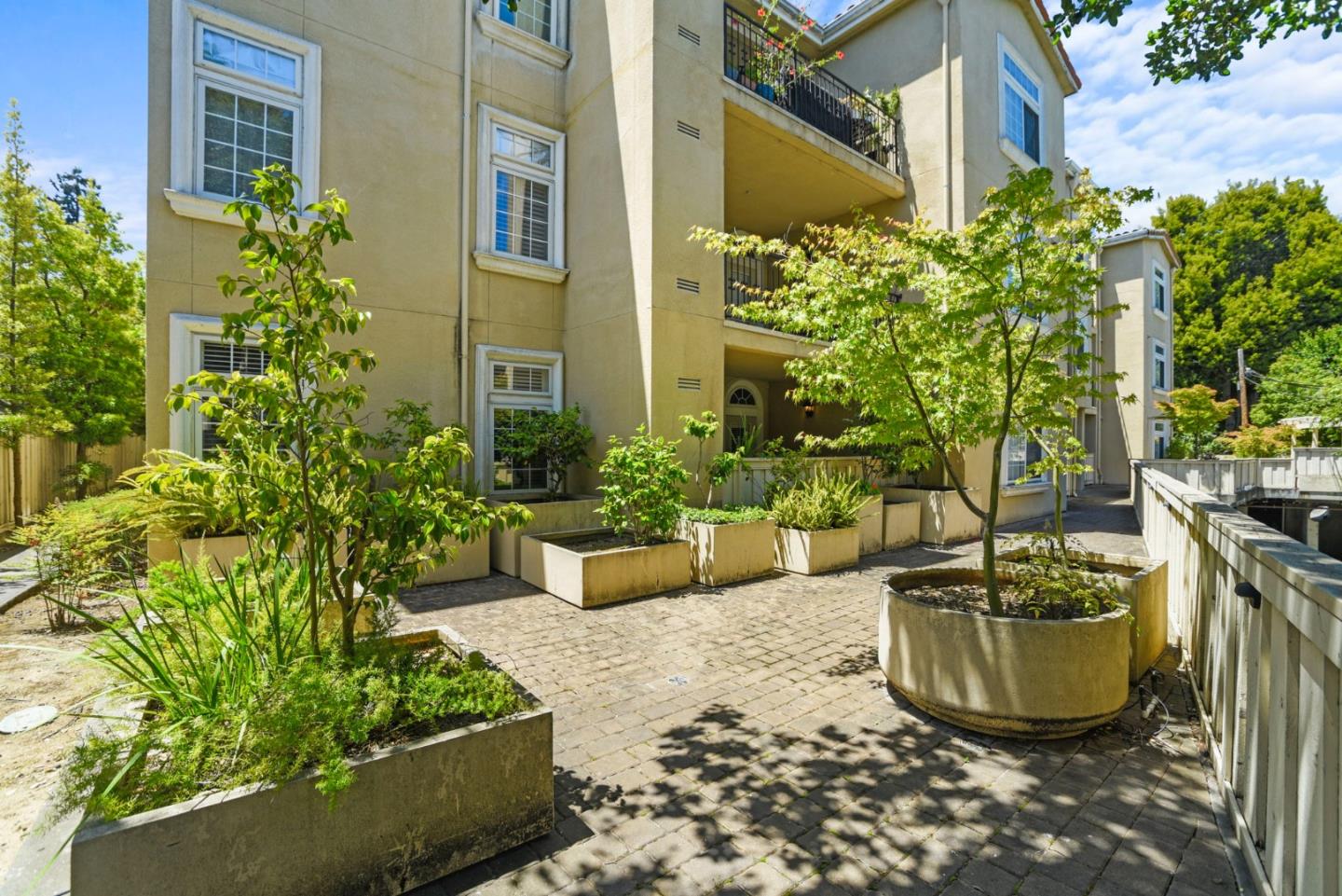 Detail Gallery Image 19 of 20 For 530 El Camino Real #107,  Burlingame,  CA 94010 - 3 Beds | 3 Baths