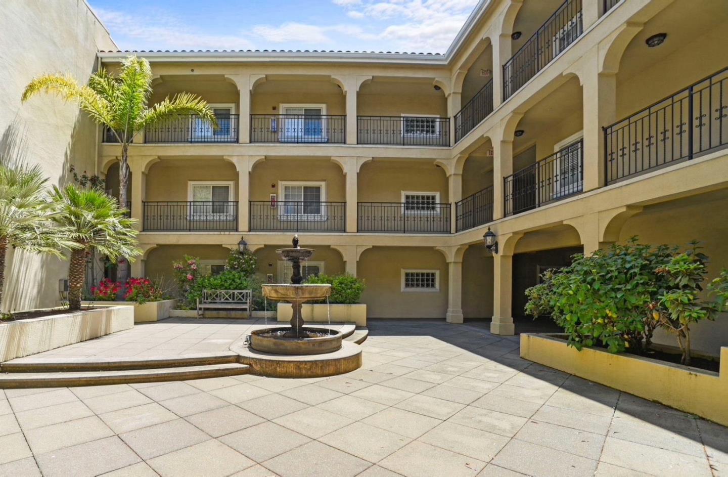Detail Gallery Image 2 of 20 For 530 El Camino Real #107,  Burlingame,  CA 94010 - 3 Beds | 3 Baths