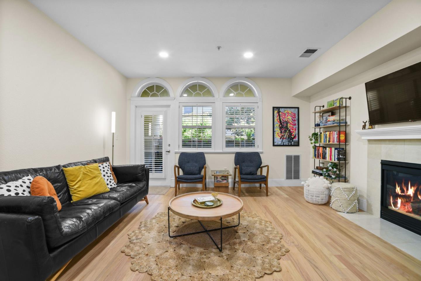 Detail Gallery Image 3 of 20 For 530 El Camino Real #107,  Burlingame,  CA 94010 - 3 Beds | 3 Baths