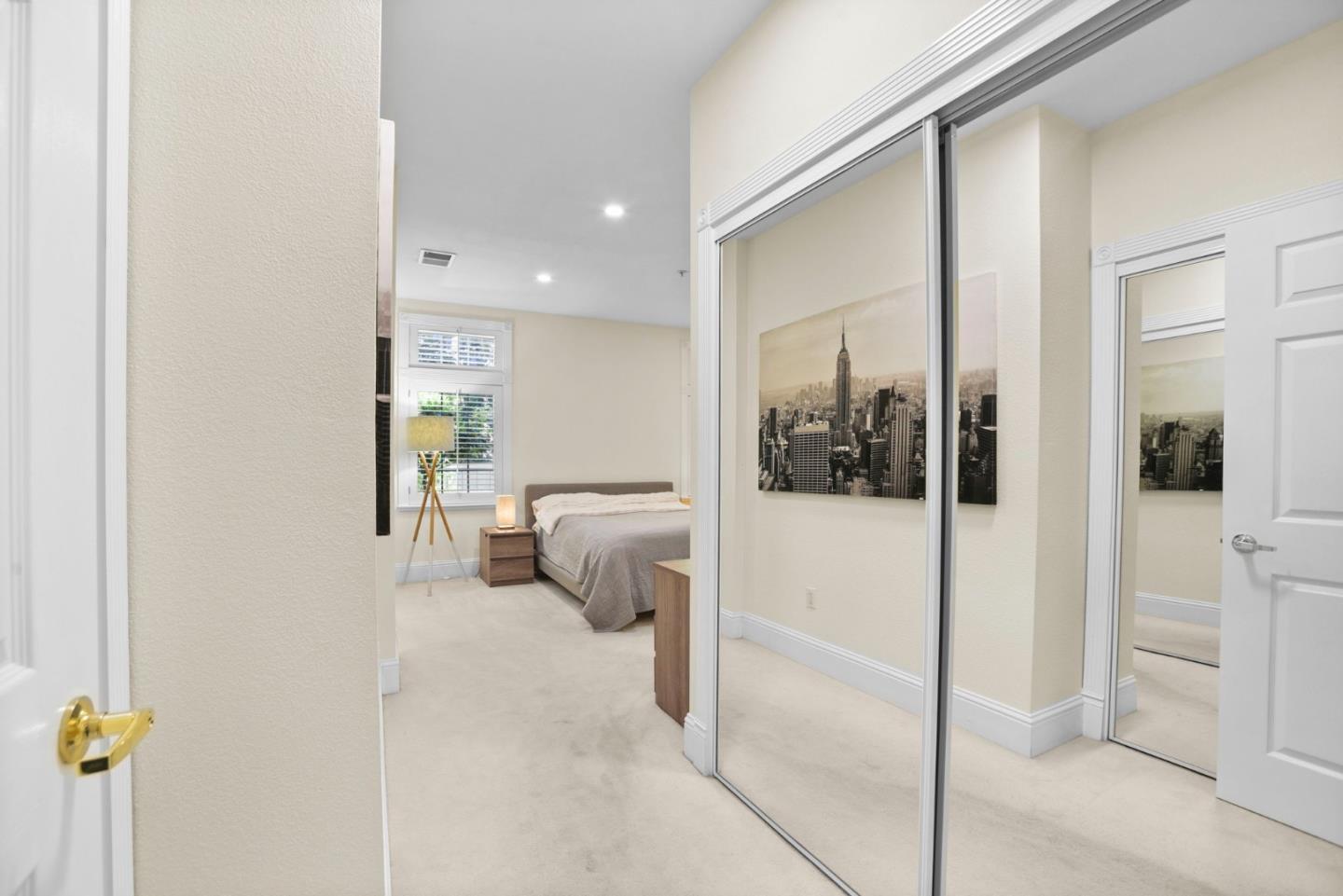 Detail Gallery Image 8 of 20 For 530 El Camino Real #107,  Burlingame,  CA 94010 - 3 Beds | 3 Baths