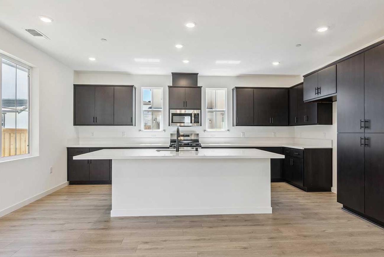 Detail Gallery Image 8 of 21 For 2524 Big Sky Dr, Fairfield,  CA 94533 - 3 Beds | 2/1 Baths