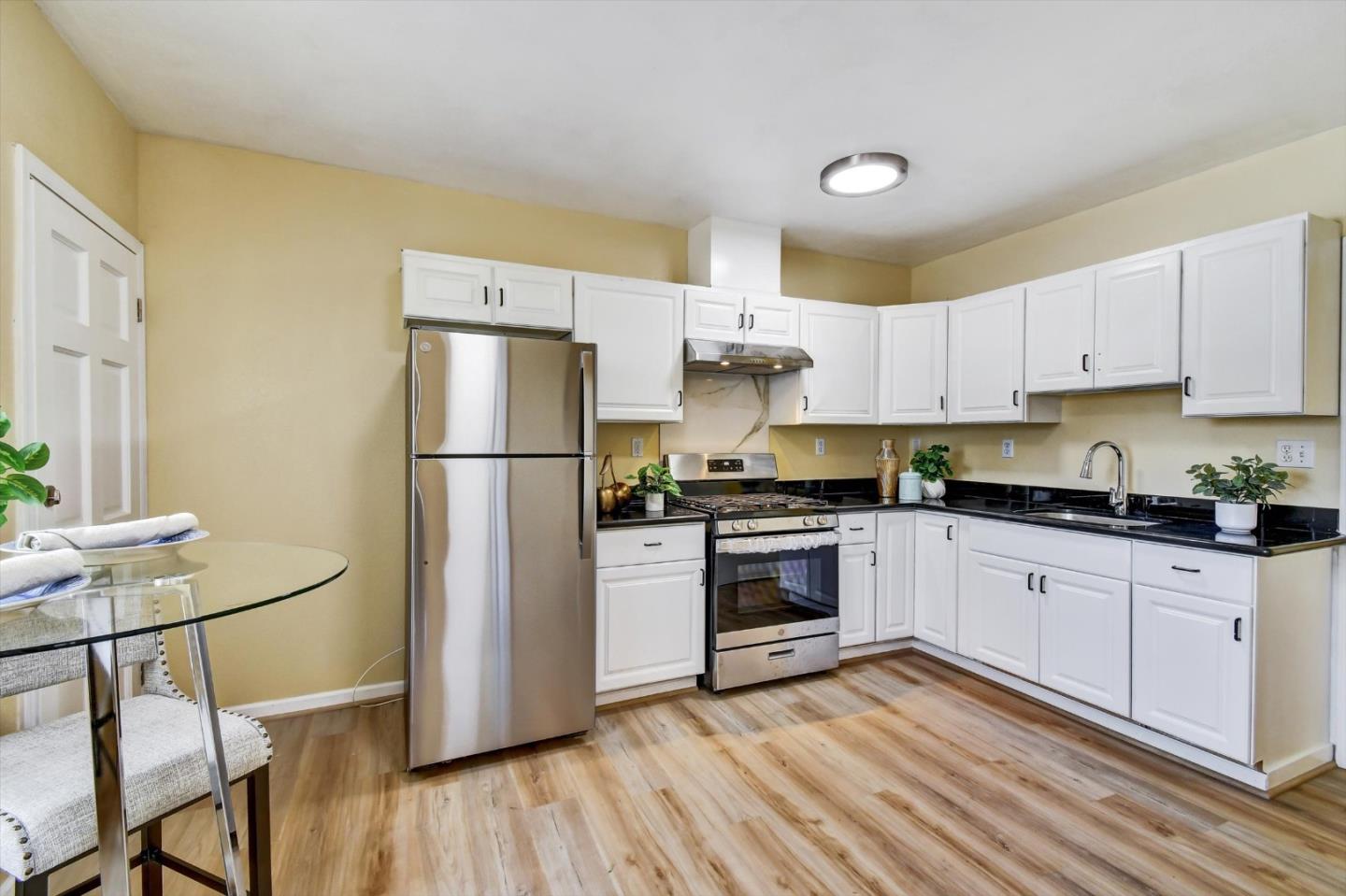 Detail Gallery Image 7 of 37 For 324 Holloway Ave, San Francisco,  CA 94112 - – Beds | – Baths