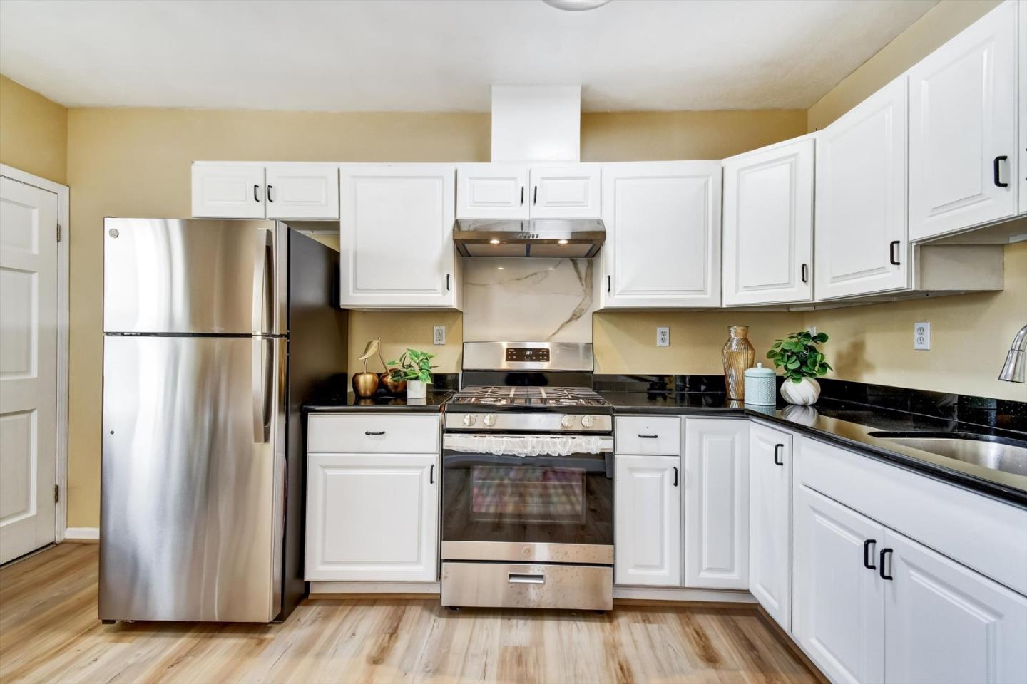 Detail Gallery Image 8 of 37 For 324 Holloway Ave, San Francisco,  CA 94112 - – Beds | – Baths