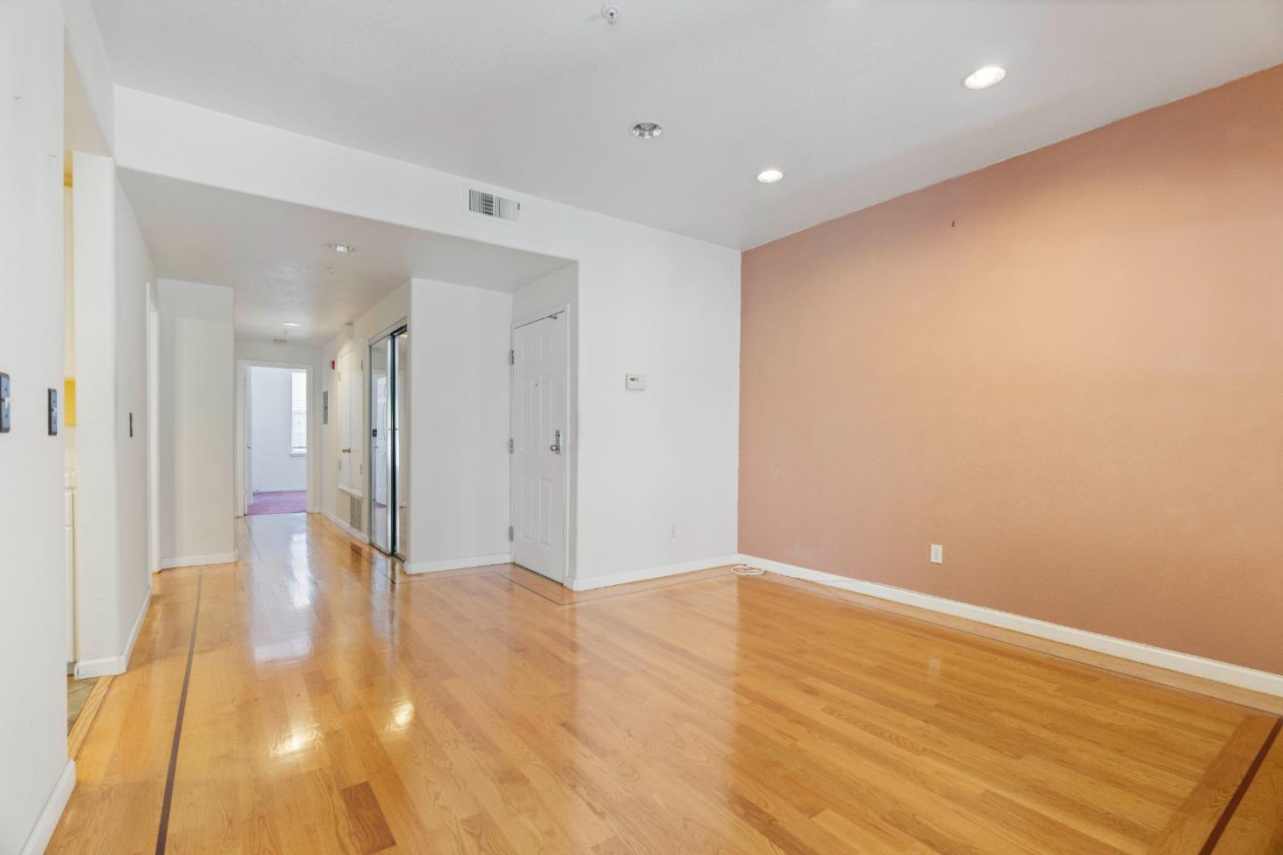 Detail Gallery Image 2 of 15 For 341 Stoneridge Ln #5103,  San Francisco,  CA 94134 - 2 Beds | 2 Baths