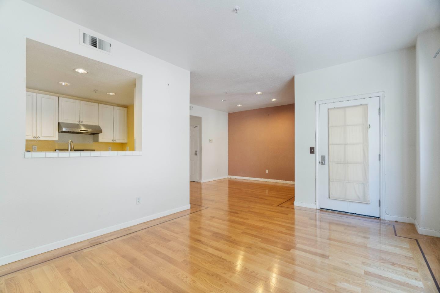 Detail Gallery Image 4 of 15 For 341 Stoneridge Ln #5103,  San Francisco,  CA 94134 - 2 Beds | 2 Baths