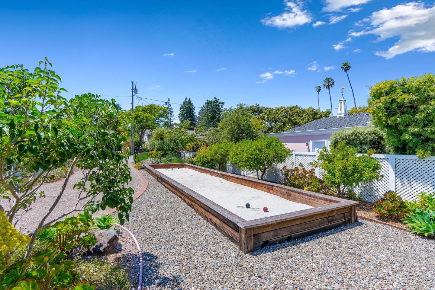 Detail Gallery Image 6 of 83 For 1212 Laurent St, Santa Cruz,  CA 95060 - 3 Beds | 3/1 Baths