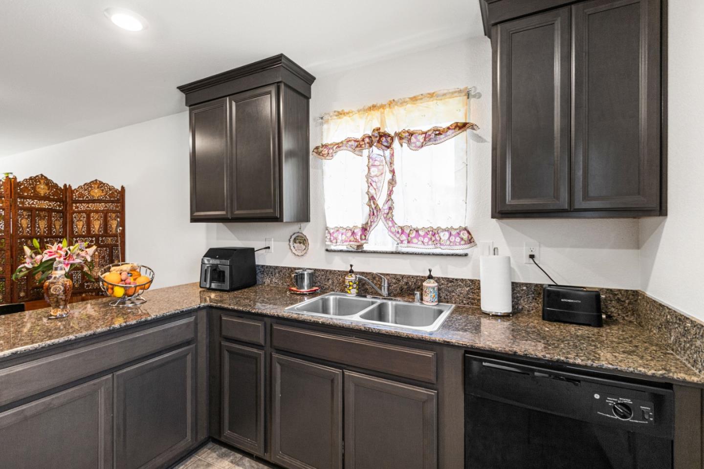 Detail Gallery Image 3 of 24 For 733 Marcelina Ct, Merced,  CA 95341 - 3 Beds | 2 Baths