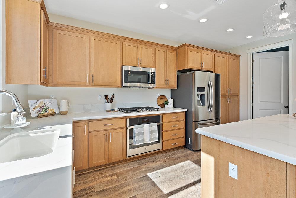 Detail Gallery Image 13 of 55 For 1299 Wildrose Dr, Hollister,  CA 95023 - 5 Beds | 3 Baths