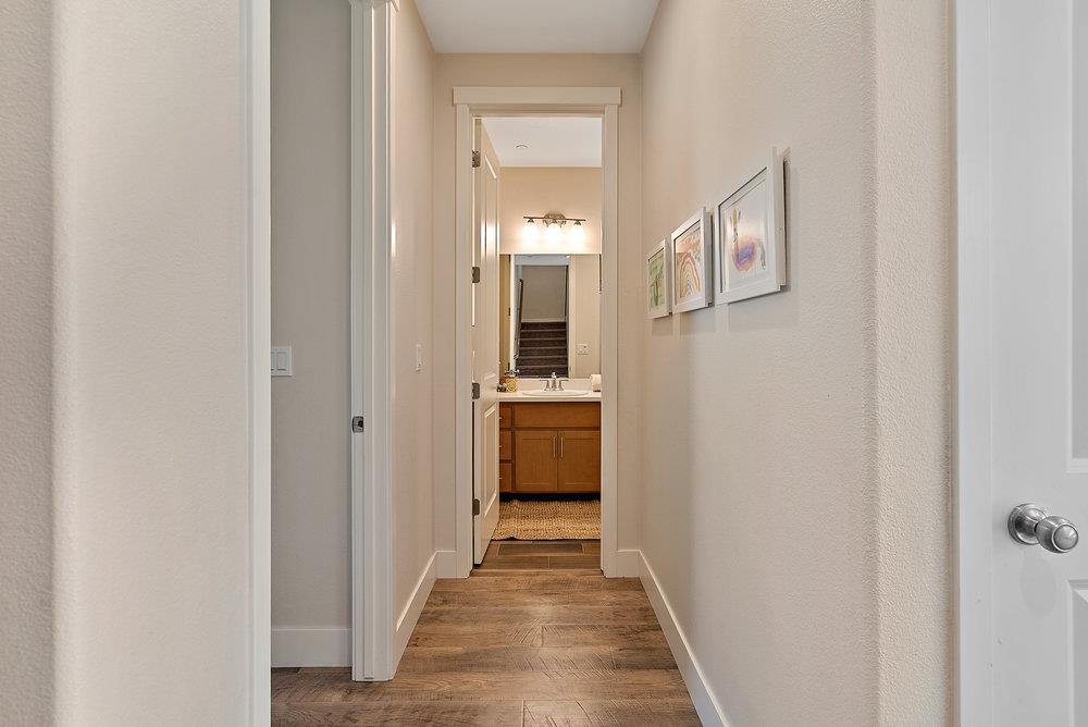 Detail Gallery Image 14 of 55 For 1299 Wildrose Dr, Hollister,  CA 95023 - 5 Beds | 3 Baths