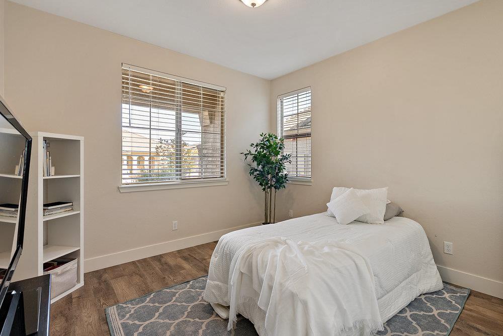 Detail Gallery Image 15 of 55 For 1299 Wildrose Dr, Hollister,  CA 95023 - 5 Beds | 3 Baths