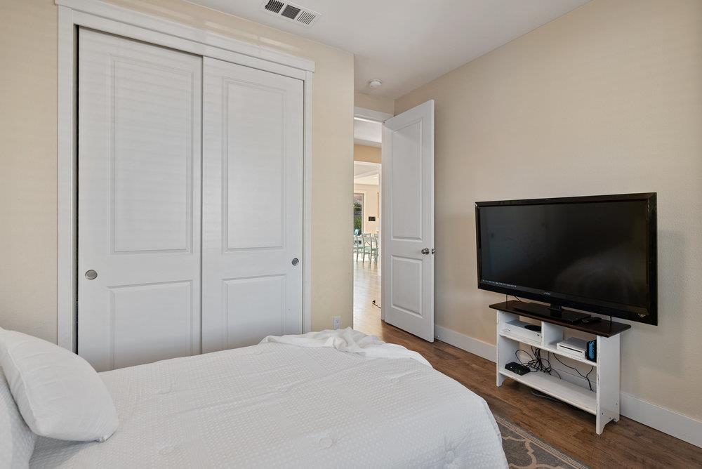 Detail Gallery Image 16 of 55 For 1299 Wildrose Dr, Hollister,  CA 95023 - 5 Beds | 3 Baths