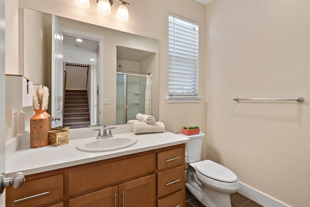 Detail Gallery Image 17 of 55 For 1299 Wildrose Dr, Hollister,  CA 95023 - 5 Beds | 3 Baths