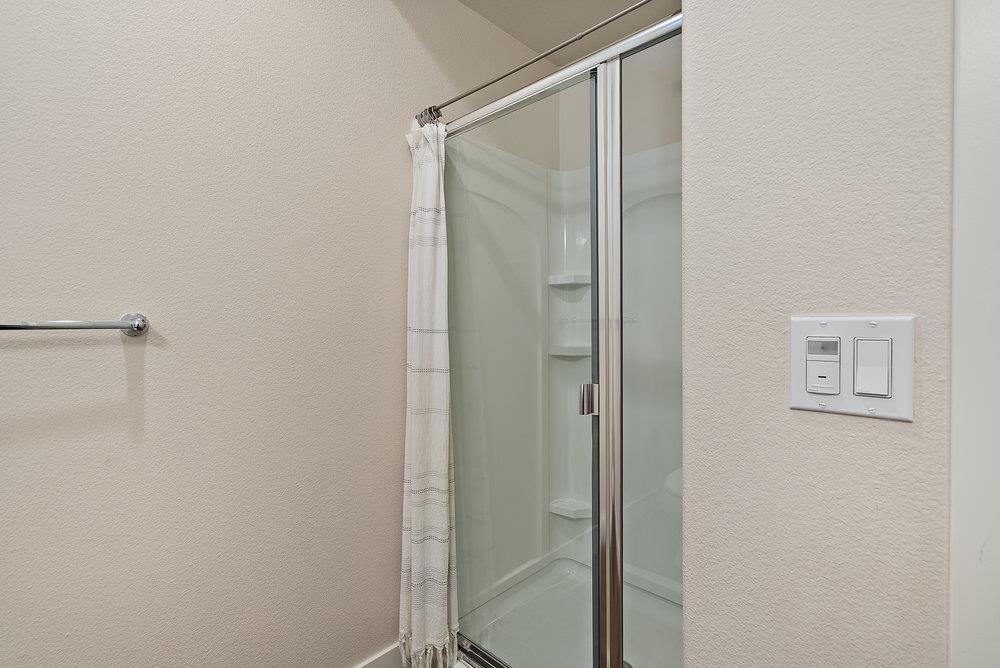 Detail Gallery Image 18 of 55 For 1299 Wildrose Dr, Hollister,  CA 95023 - 5 Beds | 3 Baths
