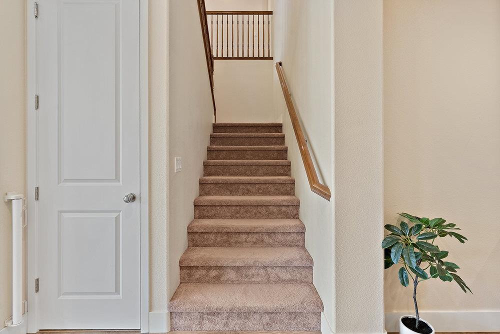 Detail Gallery Image 19 of 55 For 1299 Wildrose Dr, Hollister,  CA 95023 - 5 Beds | 3 Baths