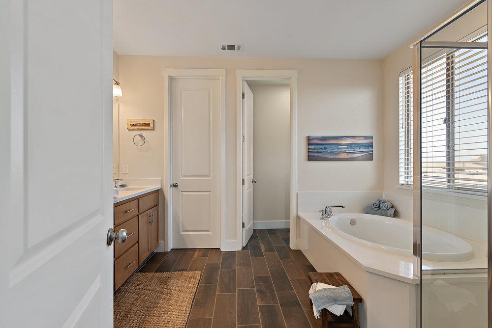 Detail Gallery Image 27 of 55 For 1299 Wildrose Dr, Hollister,  CA 95023 - 5 Beds | 3 Baths