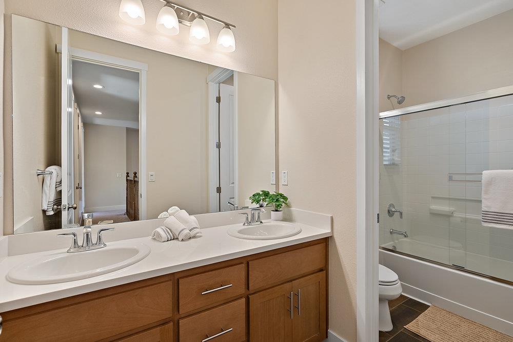 Detail Gallery Image 32 of 55 For 1299 Wildrose Dr, Hollister,  CA 95023 - 5 Beds | 3 Baths