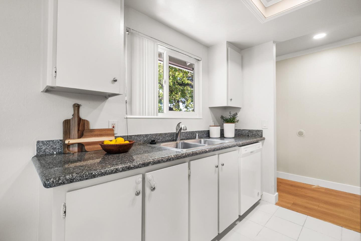 Detail Gallery Image 14 of 32 For 1131 Reed Ave #D,  Sunnyvale,  CA 94086 - 2 Beds | 1 Baths