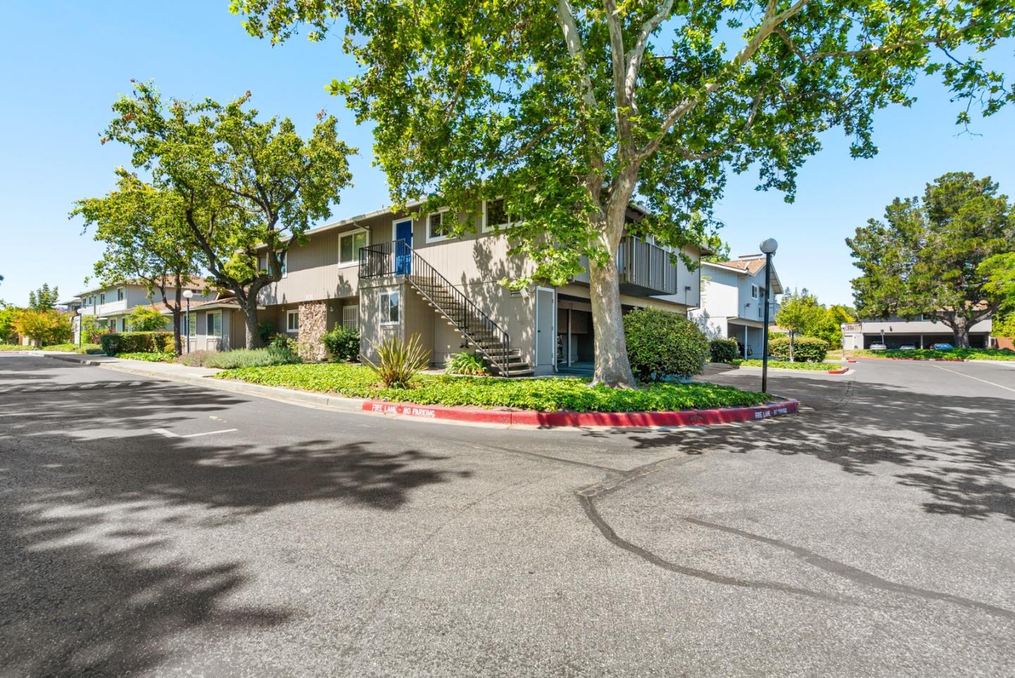 Detail Gallery Image 2 of 32 For 1131 Reed Ave #D,  Sunnyvale,  CA 94086 - 2 Beds | 1 Baths