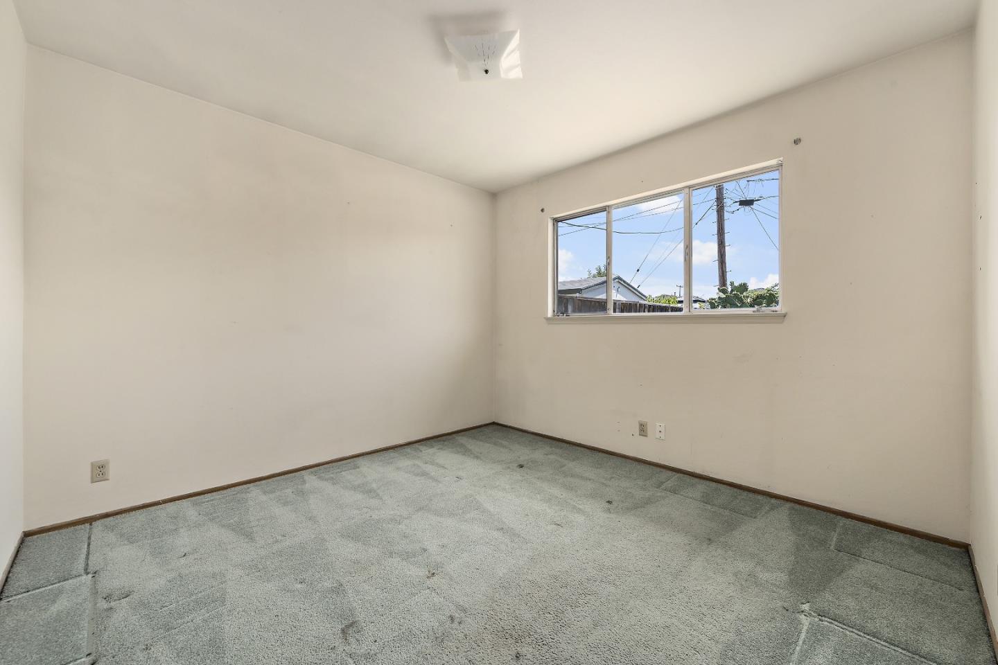 Detail Gallery Image 12 of 26 For 2243 Emmett Ct, Santa Clara,  CA 95051 - 4 Beds | 2/1 Baths