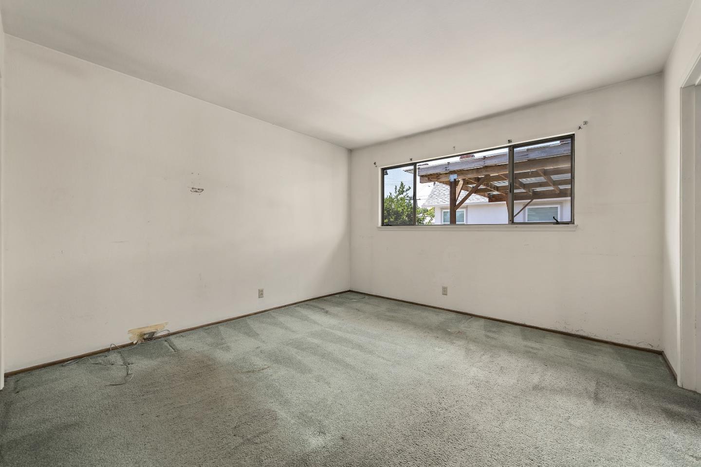 Detail Gallery Image 14 of 26 For 2243 Emmett Ct, Santa Clara,  CA 95051 - 4 Beds | 2/1 Baths