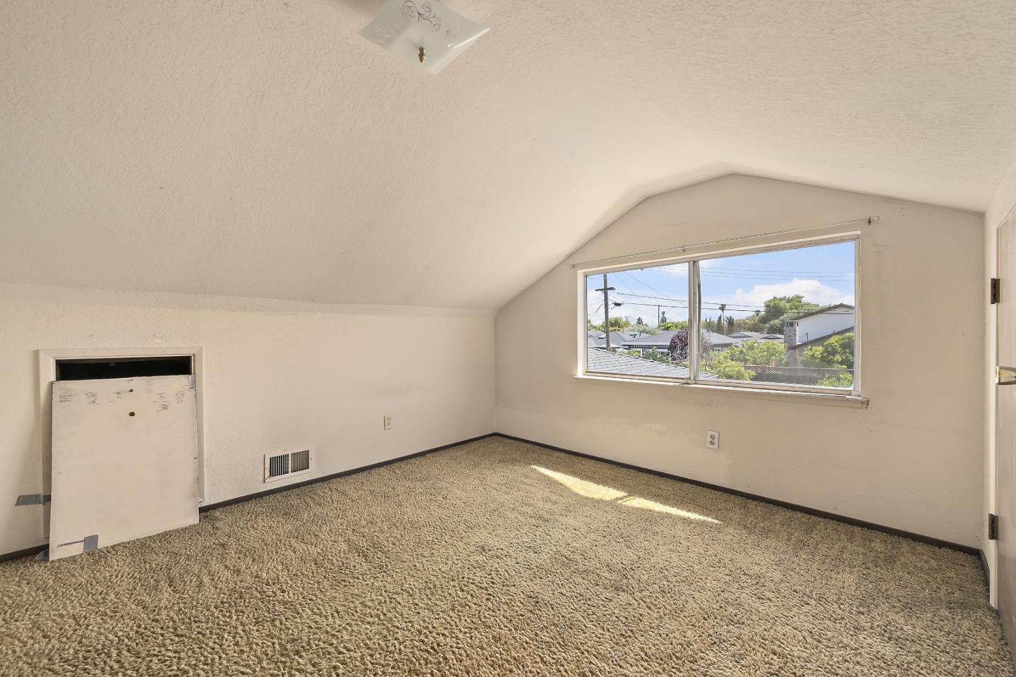 Detail Gallery Image 19 of 26 For 2243 Emmett Ct, Santa Clara,  CA 95051 - 4 Beds | 2/1 Baths