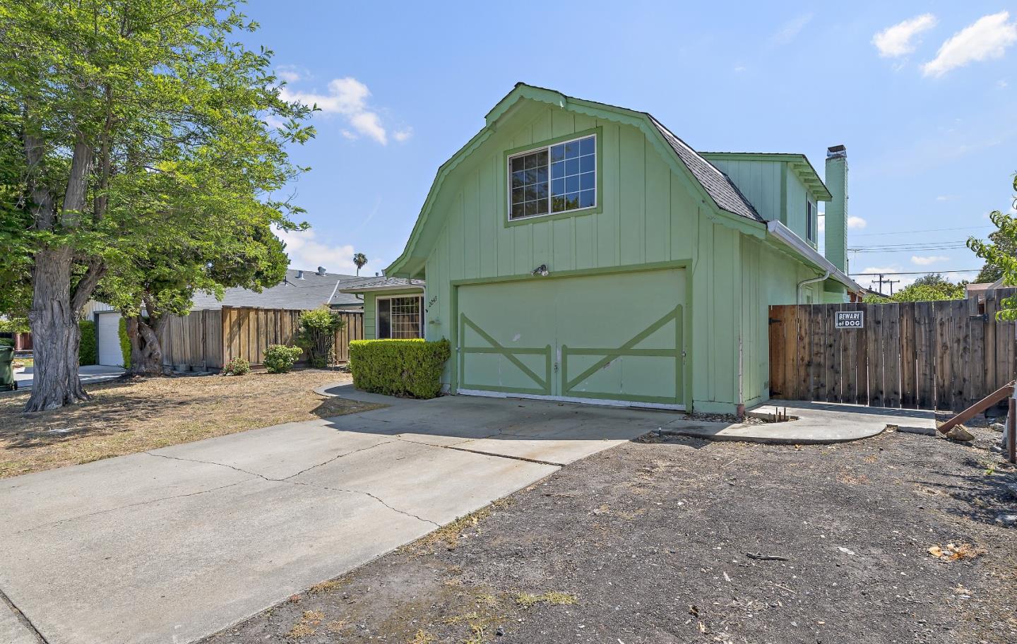 Detail Gallery Image 2 of 26 For 2243 Emmett Ct, Santa Clara,  CA 95051 - 4 Beds | 2/1 Baths