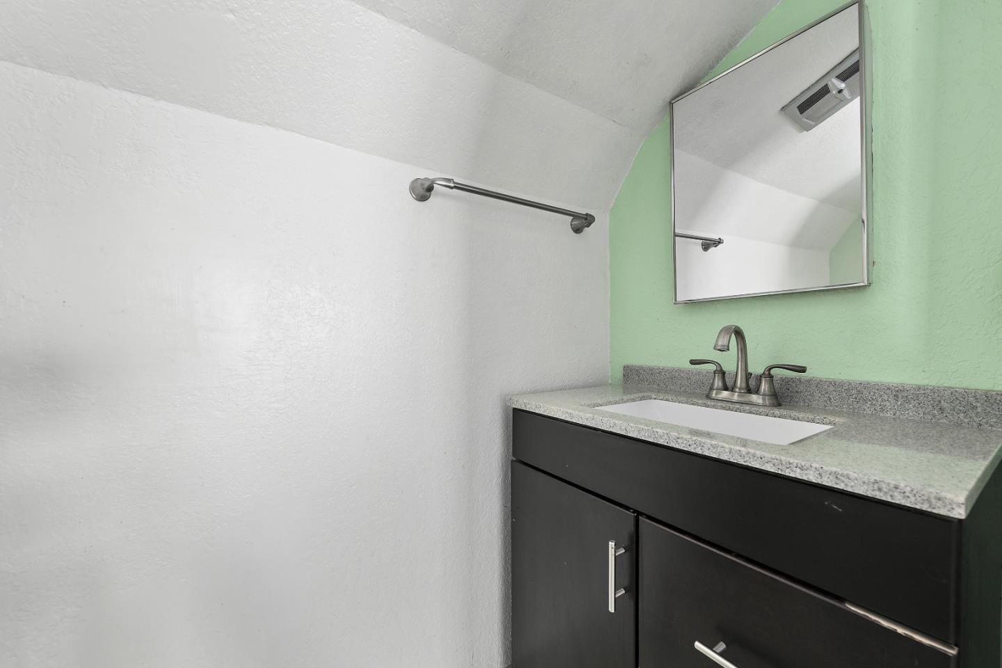 Detail Gallery Image 20 of 26 For 2243 Emmett Ct, Santa Clara,  CA 95051 - 4 Beds | 2/1 Baths