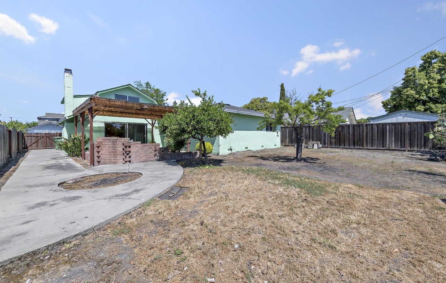 Detail Gallery Image 22 of 26 For 2243 Emmett Ct, Santa Clara,  CA 95051 - 4 Beds | 2/1 Baths