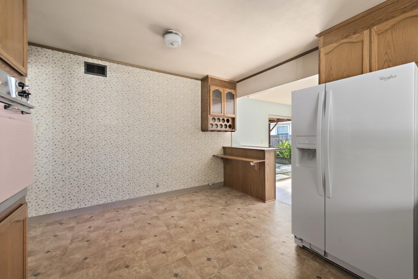 Detail Gallery Image 6 of 26 For 2243 Emmett Ct, Santa Clara,  CA 95051 - 4 Beds | 2/1 Baths