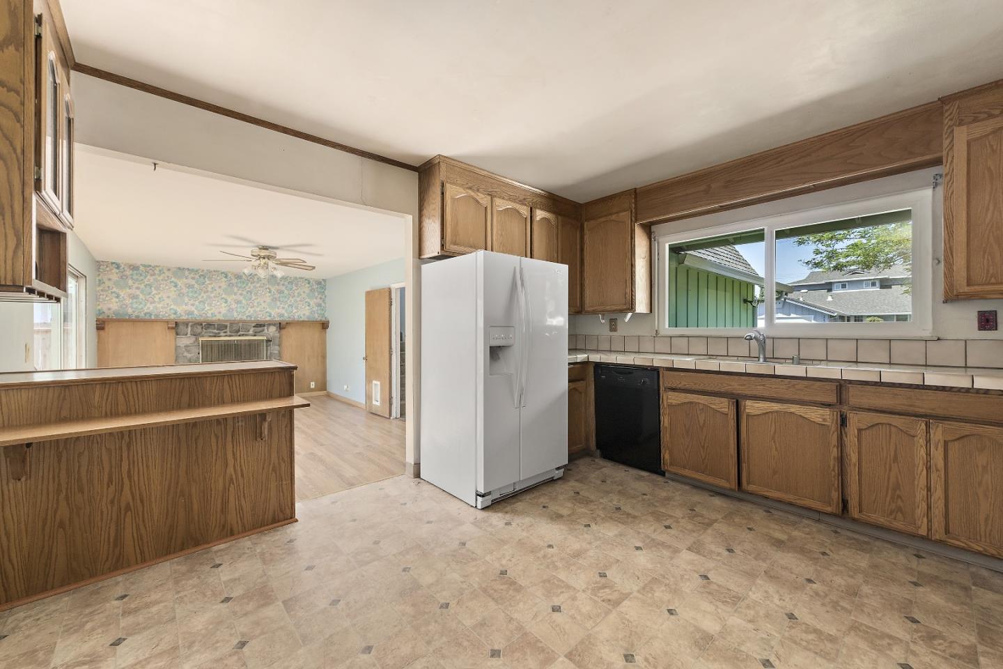 Detail Gallery Image 7 of 26 For 2243 Emmett Ct, Santa Clara,  CA 95051 - 4 Beds | 2/1 Baths