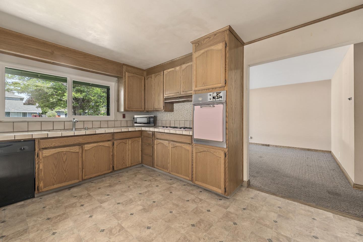 Detail Gallery Image 8 of 26 For 2243 Emmett Ct, Santa Clara,  CA 95051 - 4 Beds | 2/1 Baths
